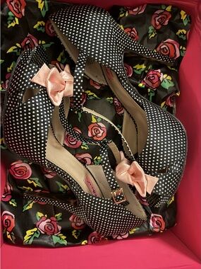 Betsey Johnson 8.5 Canddee Black Mult Polka Dot Peep-Toe Heels with Pink Bows